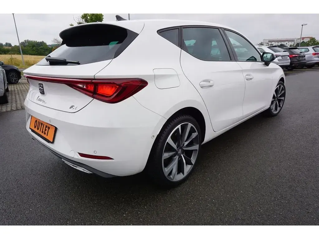Gebraucht Seat Leon FR 131 PS (96 kW) 2024 Candy weiss Limousine