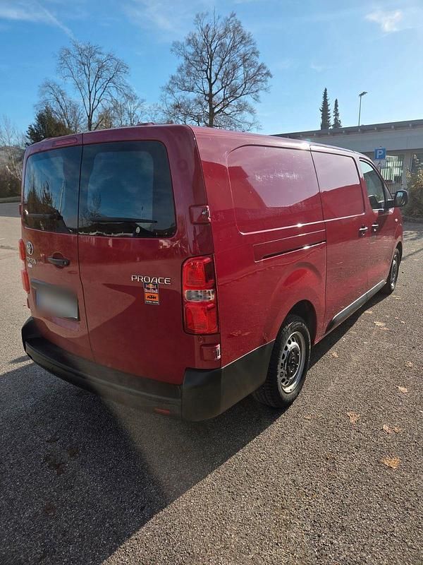 Gebraucht Toyota Proace 150 PS (110 kW) 2020 Rot Van / Kleinbus