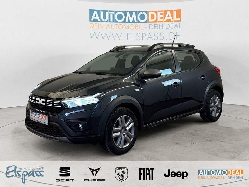 Grau Gebraucht 2023 Dacia Sandero Expression SUV | 16.686 € (Fairer Preis) - Bild 1/4