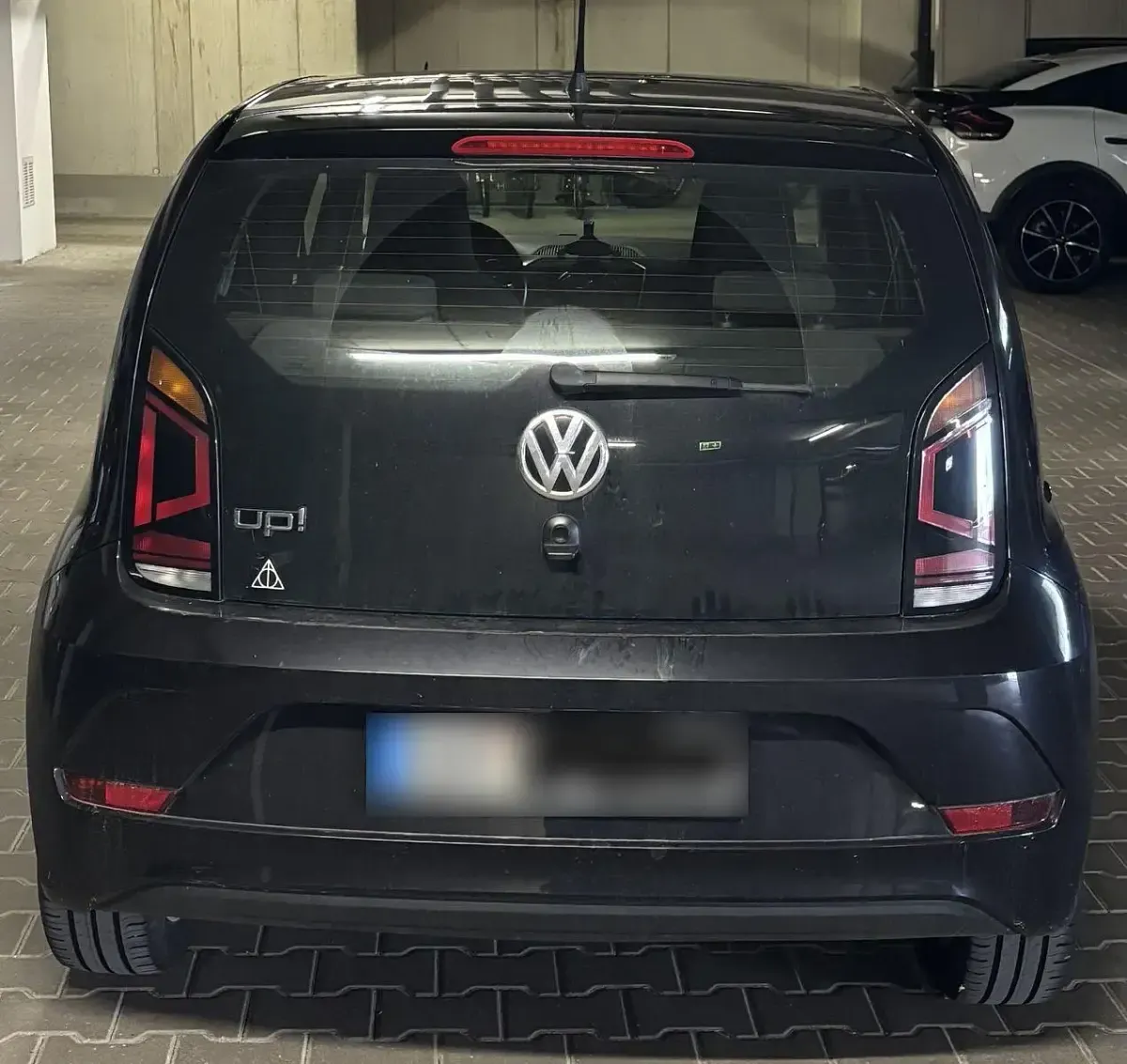 Usado VW up! 60 CV (44 kW) 2017 Negro Utilitario