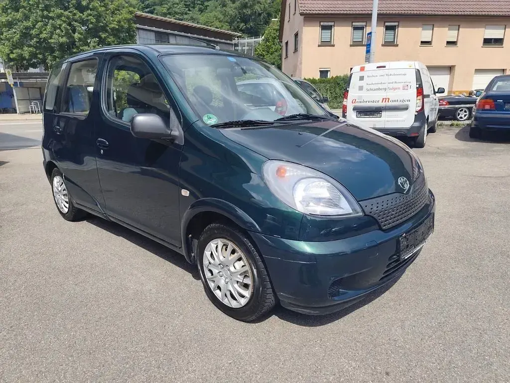 Gebraucht Toyota Yaris Verso 86 PS (63 kW) 2000 Grün Van / Kleinbus