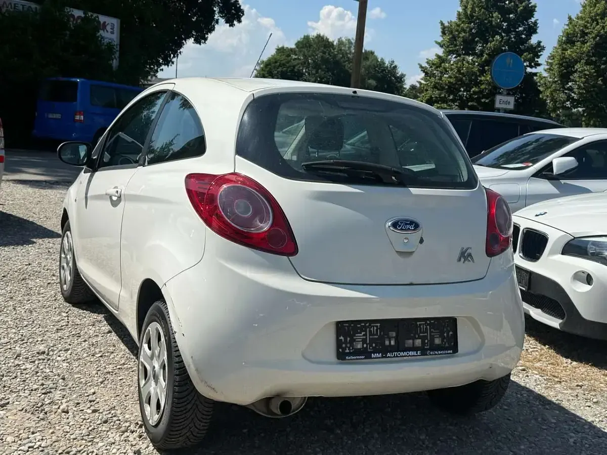 Gebraucht Ford Ka Trend 69 PS (50 kW) 2014 Crystalweiß Kleinwagen