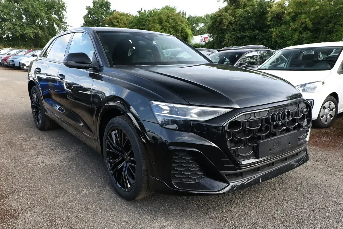 Neu Audi Q8 Comfort 286 PS (210 kW) 2026 Schwarz SUV