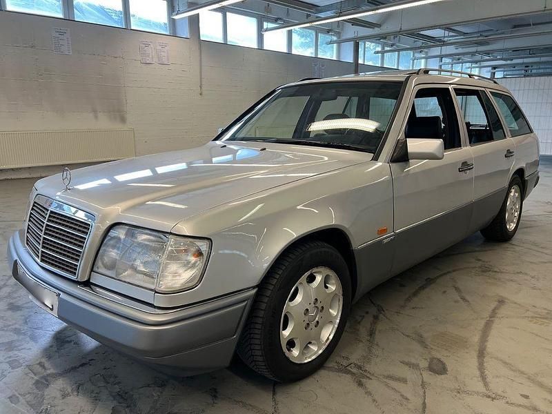 Silber Gebraucht 1995 Mercedes E280 Sportline Kombi | 23.990 € - Bild 1/4