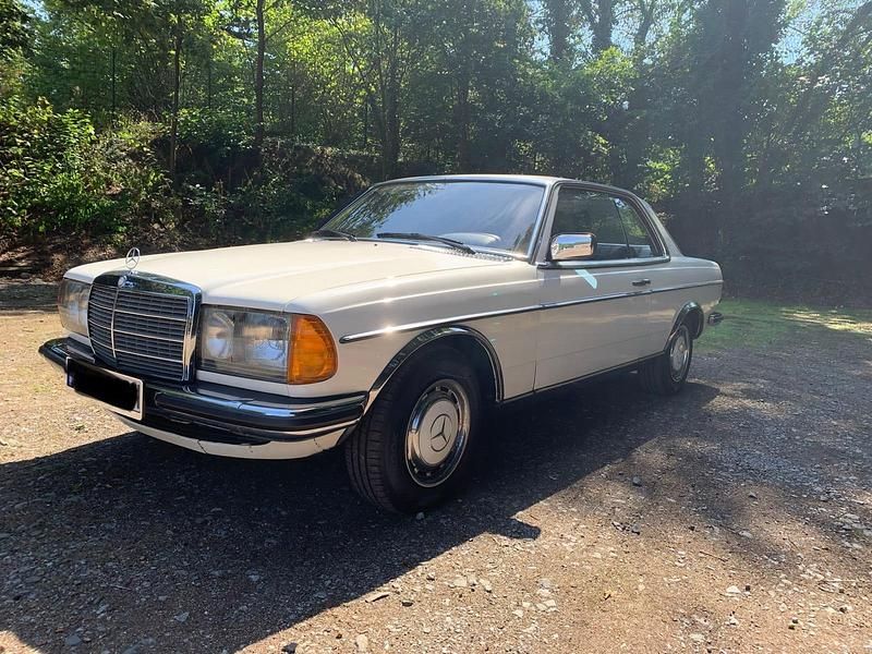 Weiß Gebraucht 1978 Mercedes 280 Coupé | 17.999 € - Bild 1/4
