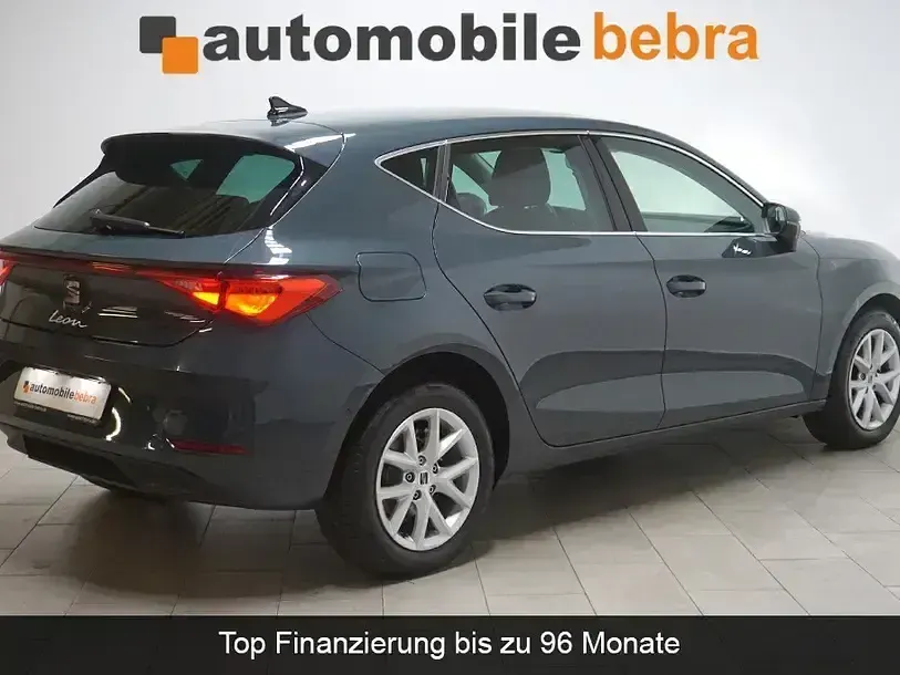 Używany Seat Leon Style 116 KM (85 kW) 2025 Niebieski Sedan/Limuzyna