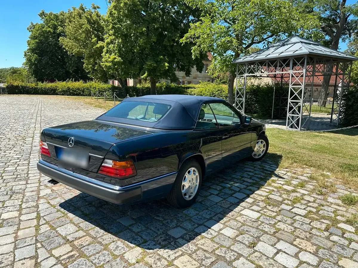 Gebraucht Mercedes E300 Sportline 220 PS (161 kW) 1993 Blau Cabrio