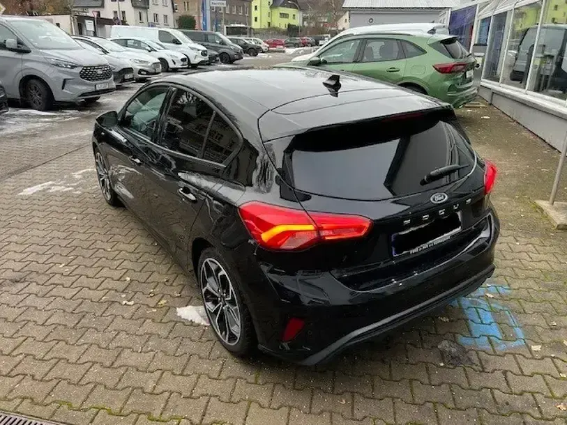 Usado Ford Focus ST-Line 150 CV (110 kW) 2019 Negro Berlina