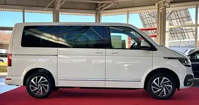 Second-hand VW Multivan 204 CP (150 kW) 2021 Alb Monovolum