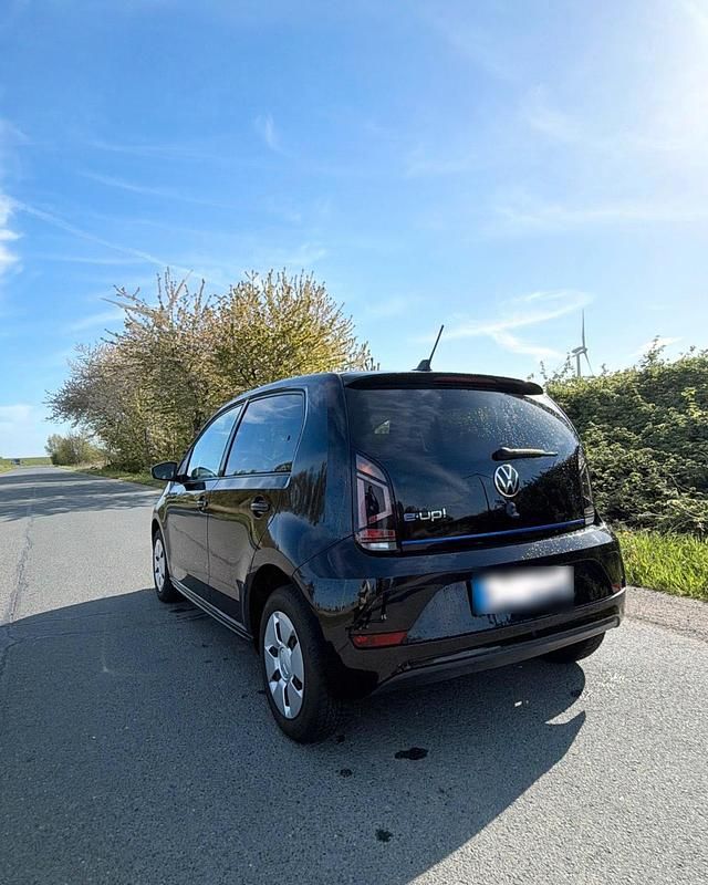 Second-hand VW e-up! Style 61 kW (83 CP) 2021 Negru Hatchback