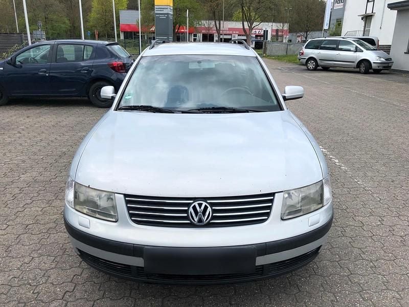 Second-hand VW Passat 116 CP (85 kW) 2000 Argintiu Break