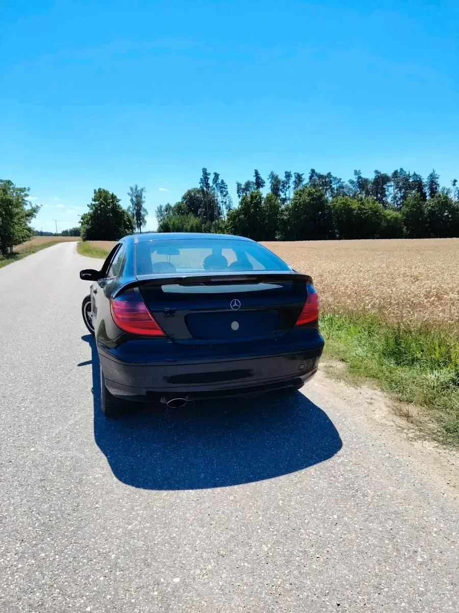 Gebraucht Mercedes C180 143 PS (105 kW) 2004 Blau Coupé