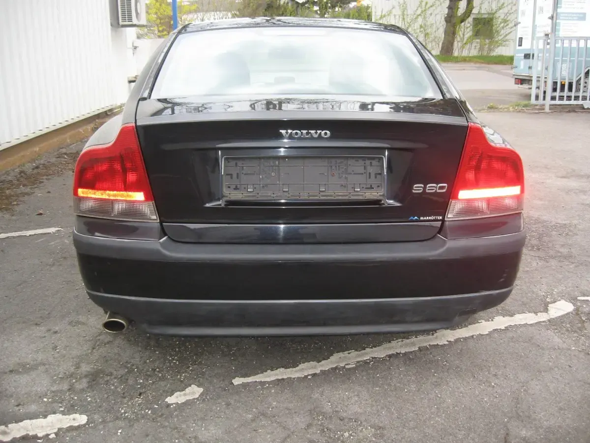 Second-hand Volvo S60 250 CP (183 kW) 2002 Negru Berlinǎ