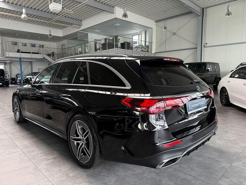 Gebraucht Mercedes E220 AMG 197 PS (144 kW) 2024 Schwarz Kombi