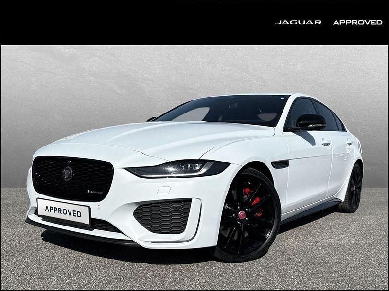 Weiss Gebraucht 2022 Jaguar XE R-Dynamic Limousine | 31.980 € (Etwas zu teuer) - Bild 1/4