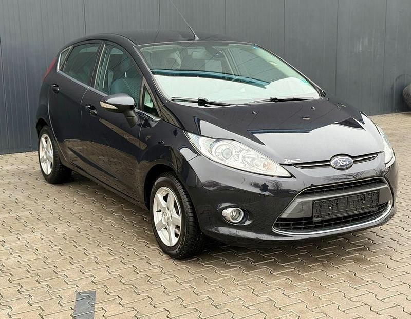 Schwarz Gebraucht 2011 Ford Fiesta Titanium Limousine | 4.890 € (Fairer Preis) - Bild 1/4
