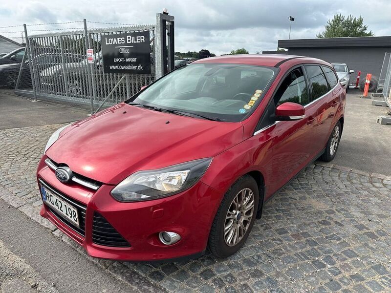 Rot Gebraucht 2012 Ford Focus Titanium Limousine | 2.200 € (Guter Preis) - Bild 1/4