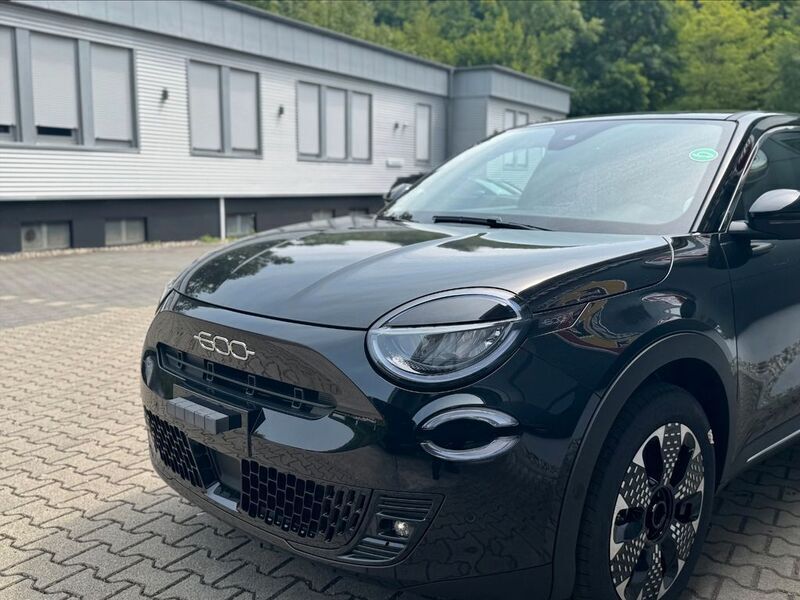 Gebraucht Fiat 600E La Prima 114 kW (156 PS) 2025 Schwarz Limousine