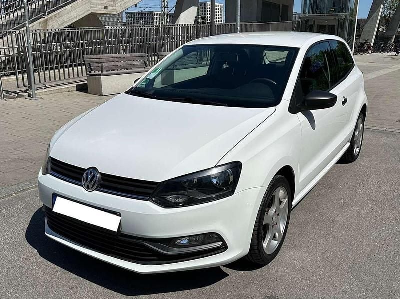 Weiß Gebraucht 2014 VW Polo Trendline Coupé | 7.500 € (Fairer Preis) - Bild 1/4