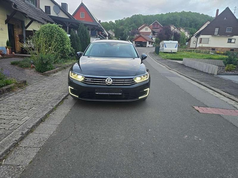 Gebraucht VW Passat GTE 218 PS (160 kW) 2016 Deep black perleffekt Kombi