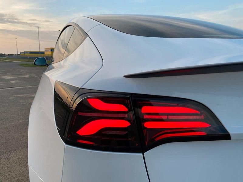 Gebraucht Tesla Model 3 Standard Range 235 kW (320 PS) 2022 Weiß Limousine