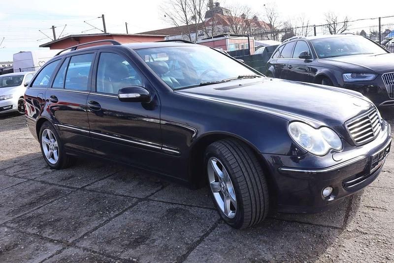 Gebraucht Mercedes C320 218 PS (160 kW) 2003 Tansanitblau  metalliclack Kombi