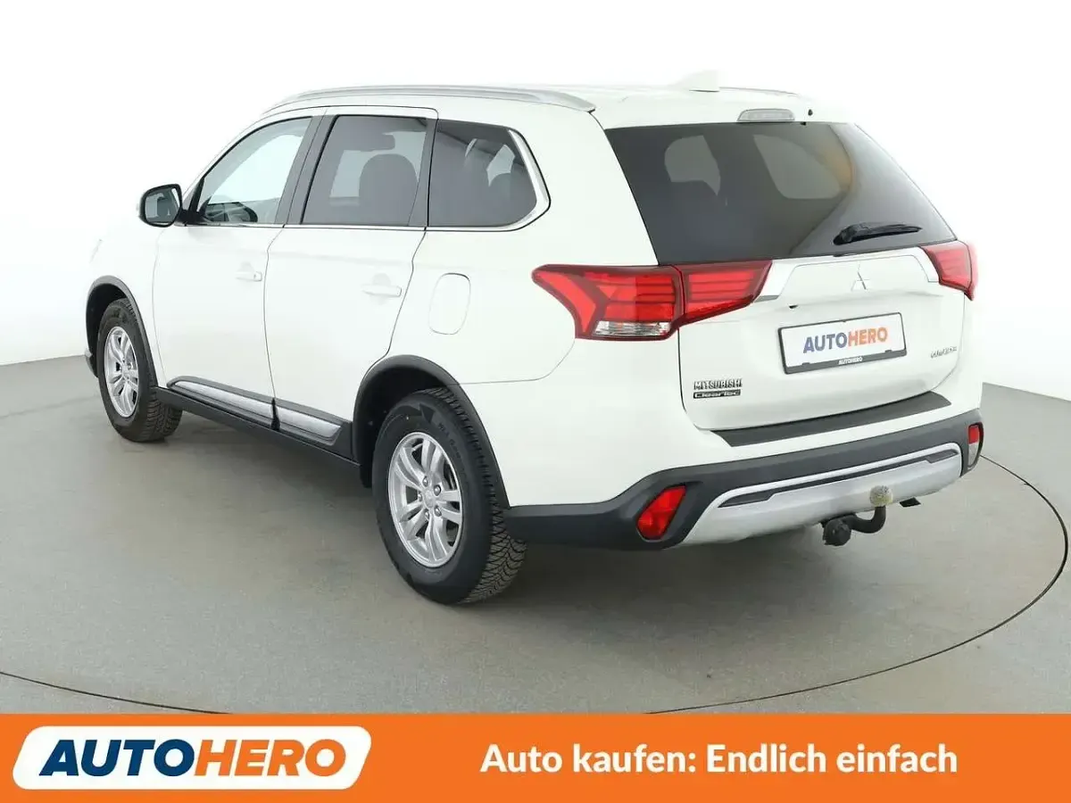 Używany Mitsubishi Outlander Active 150 KM (110 kW) 2019 Biały SUV