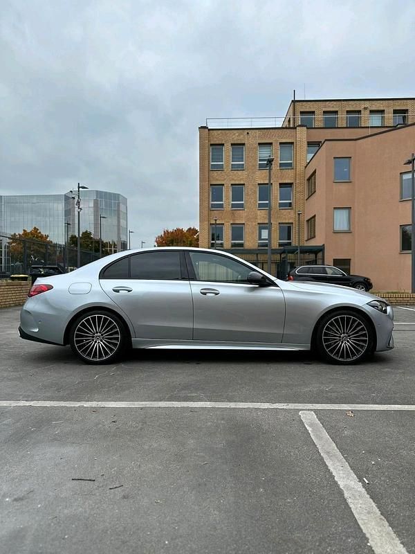 Grau Gebraucht 2023 Mercedes C180 AMG Limousine | 36.750 € (Etwas zu teuer) - Bild 1/4