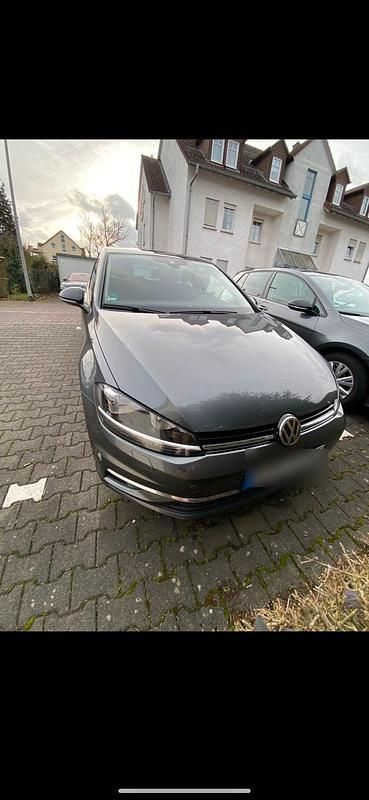 Grau Gebraucht 2020 VW Golf VII Kleinwagen | 17.990 € (Superpreis) - Bild 1/4