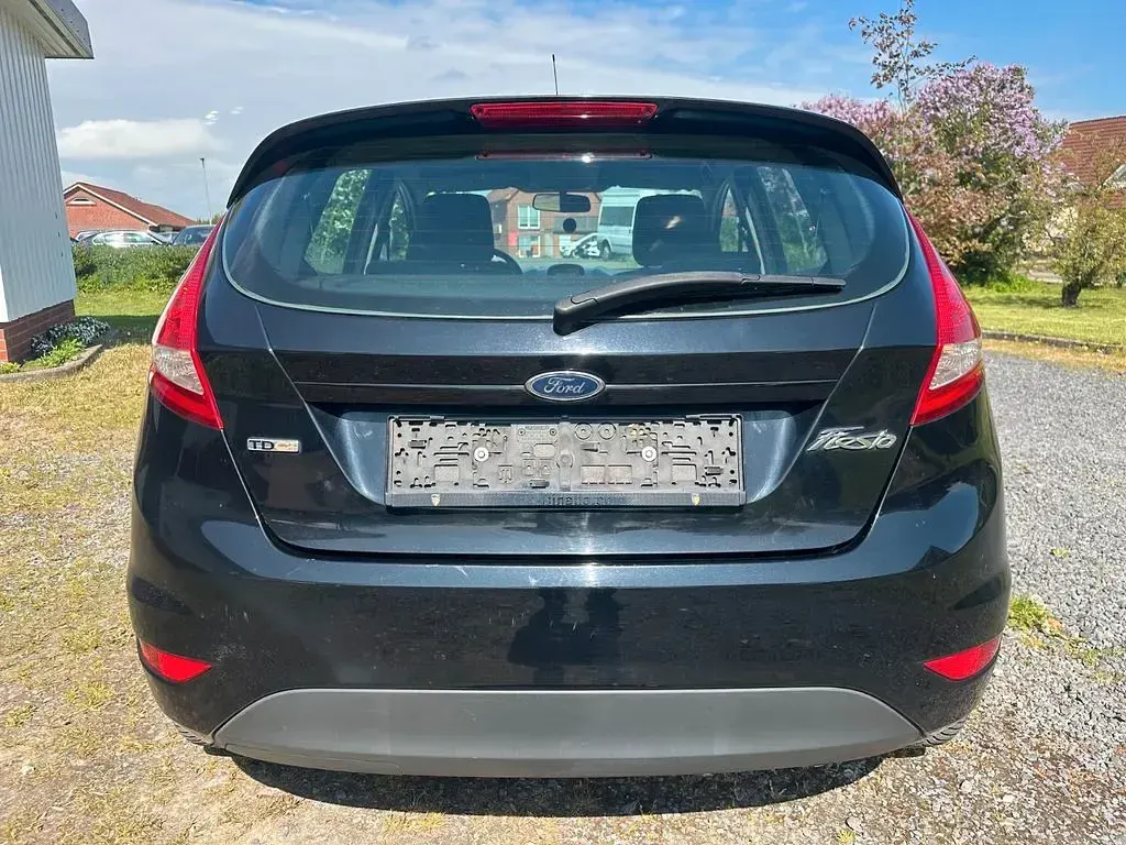 Usata Ford Fiesta 68 CV (50 kW) 2010 Nero Berlina