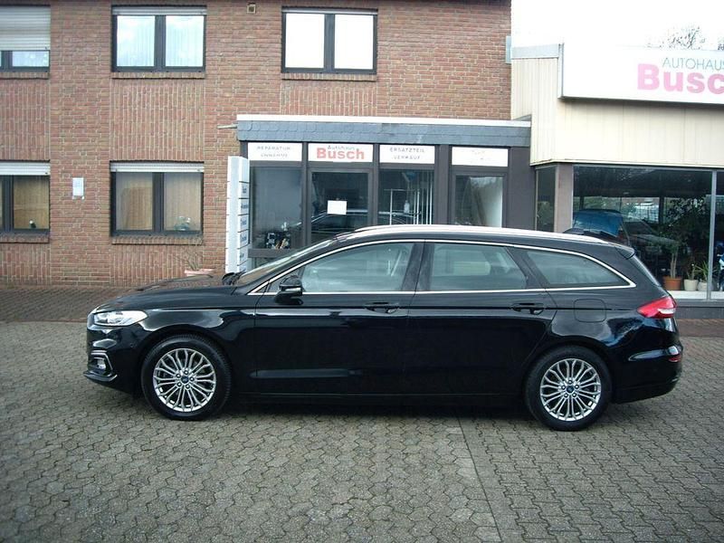 Gebraucht Ford Mondeo Titanium 150 PS (110 kW) 2022 Schwarz Limousine
