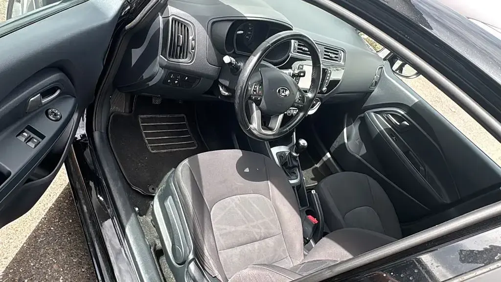Gebraucht Kia Rio 84 PS (61 kW) 2016 Schwarz Kleinwagen