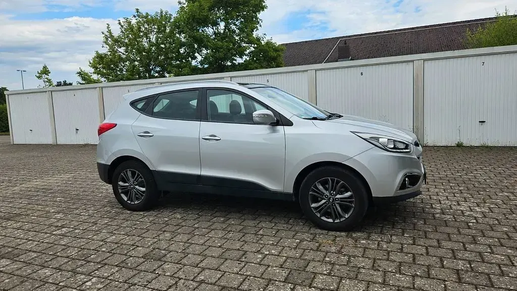 Gebraucht Hyundai ix35 Trend 166 PS (122 kW) 2015 Silber SUV