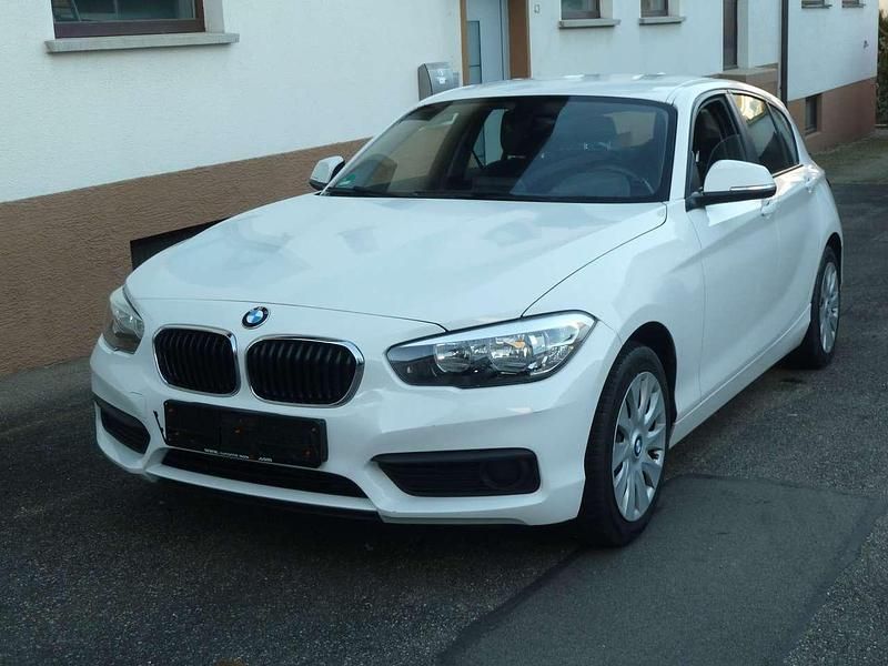 Weiß Gebraucht 2015 BMW 116 Kleinwagen | 8.700 € (Guter Preis) - Bild 1/4