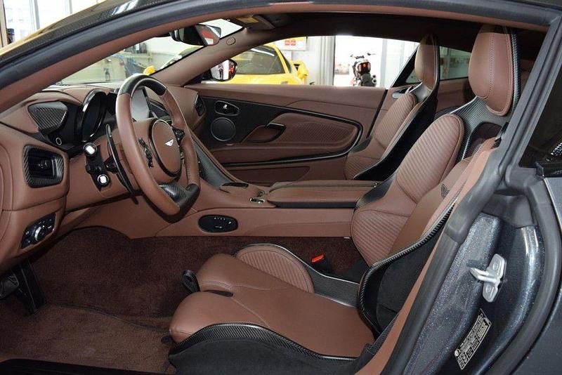 Gebraucht Aston Martin DBS 770 PS (566 kW) 2023 Xenon grey signature metallic Coupé