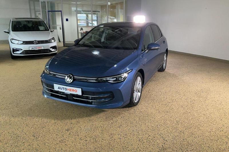 Blau Gebraucht 2025 VW Golf VIII Style Limousine | 31.360 € (Teuer) - Bild 1/3