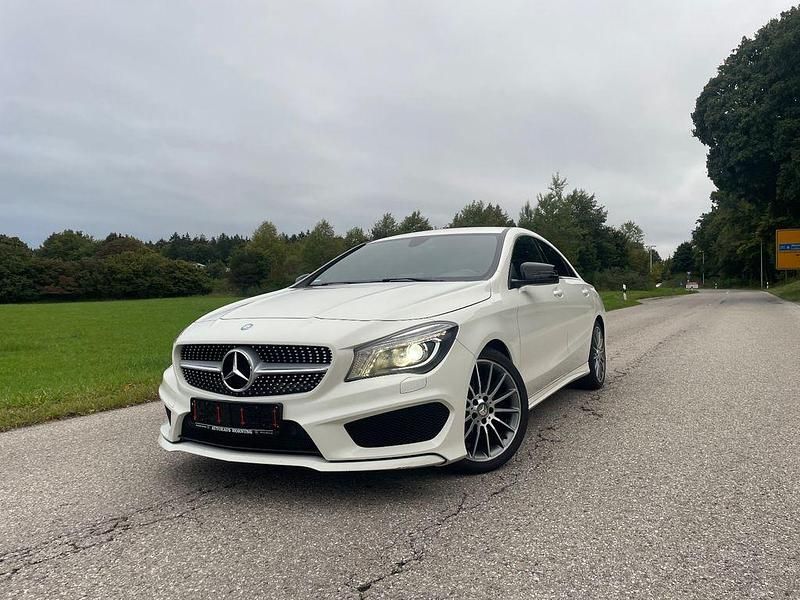 Weiß Gebraucht 2015 Mercedes CLA180 StreetStyle Limousine | 14.499 € (Fairer Preis) - Bild 1/4
