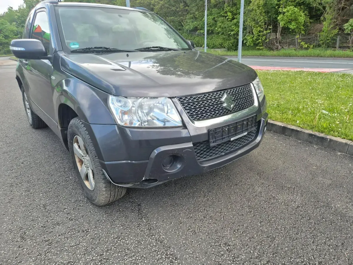 Gebraucht Suzuki Grand Vitara 130 PS (95 kW) 2012 Grau SUV
