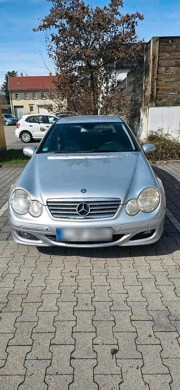 Gebraucht Mercedes C180 143 PS (105 kW) 2006 Silber Coupé