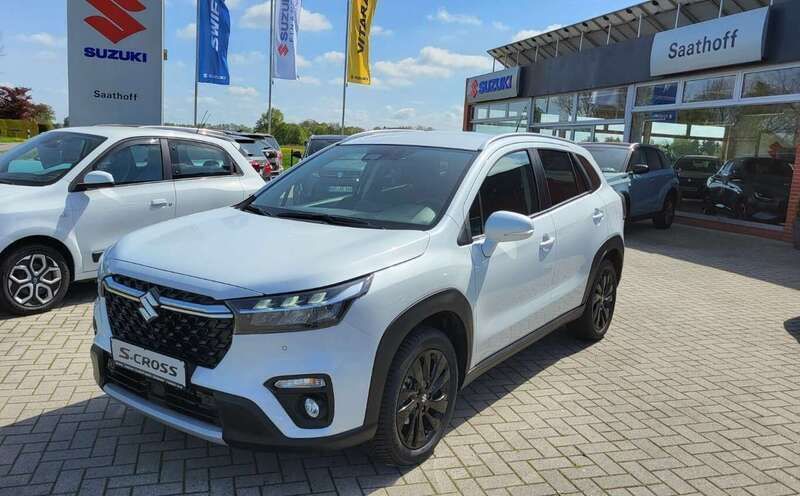 Weiß Gebraucht 2024 Suzuki SX4 S-Cross Comfort SUV | 28.400 € (Teuer) - Bild 1/4