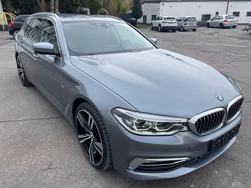 Gebraucht BMW 540 Luxury Line 320 PS (235 kW) 2018 Blau Kombi