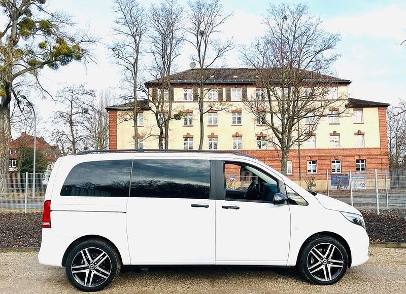 Gebraucht Mercedes V200 136 PS (100 kW) 2023 Weiß Van / Kleinbus