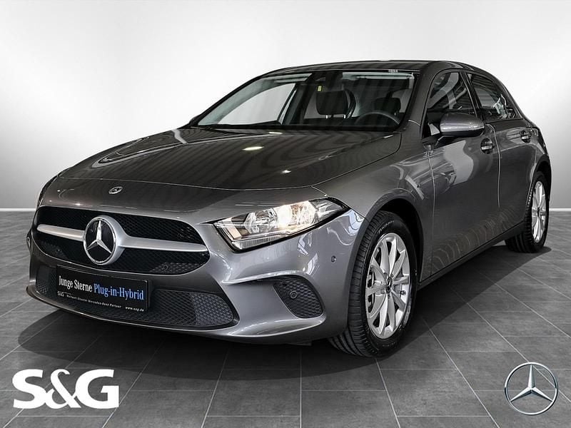 Metalliclack mountaingrau Gebraucht 2021 Mercedes A250 Limousine | 23.960 € (Guter Preis) - Bild 1/4