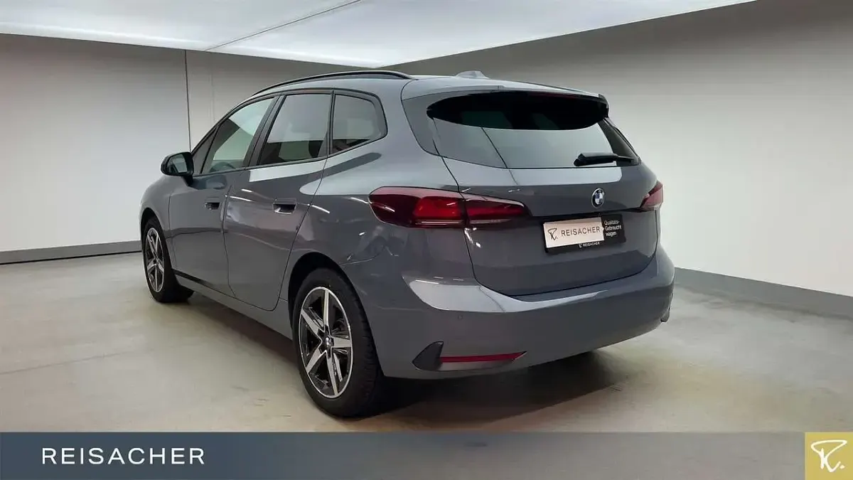 Gebraucht BMW 220 Active Tourer Efficient Dynamics 156 PS (114 kW) 2023 Sparkling kupfergrau metallic Van / Kleinbus