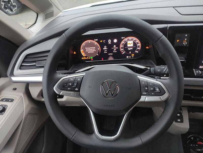 Neu VW Multivan Edition 150 PS (110 kW) 2026 Candyweiß / deep black perleffekt Van