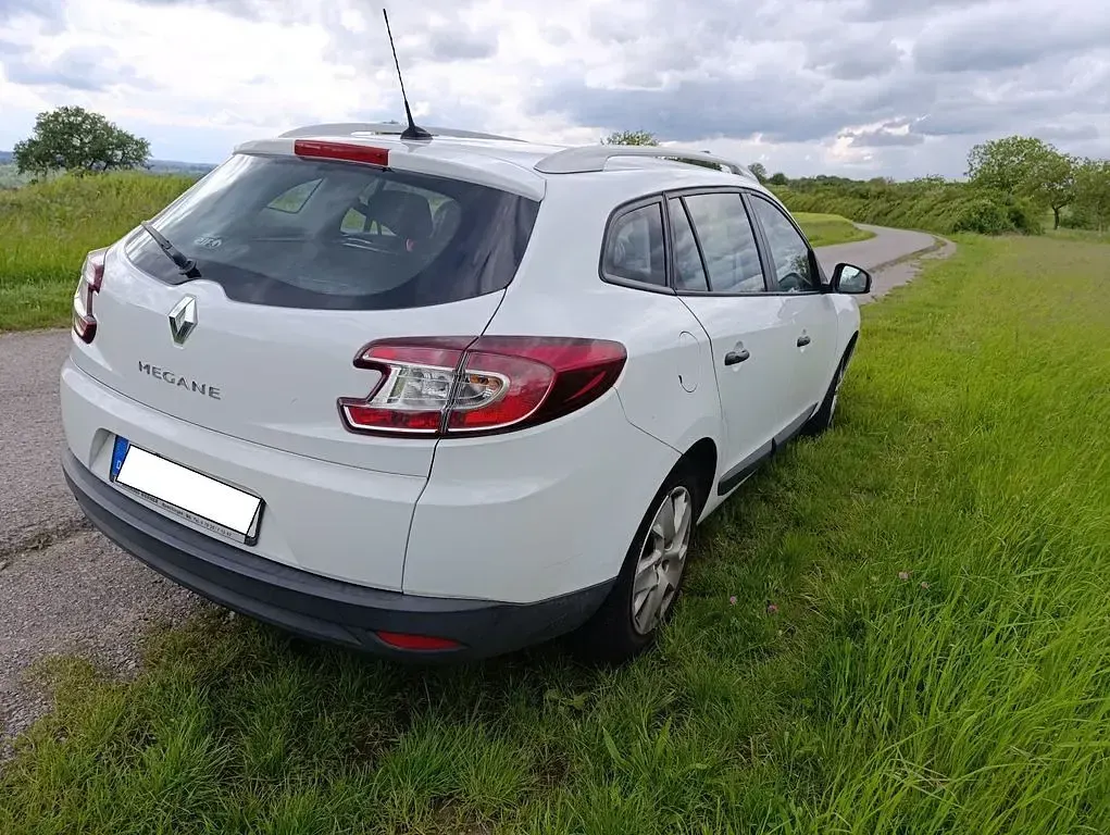 Używany Renault Mégane 101 KM (74 kW) 2012 Biały Sedan/Limuzyna