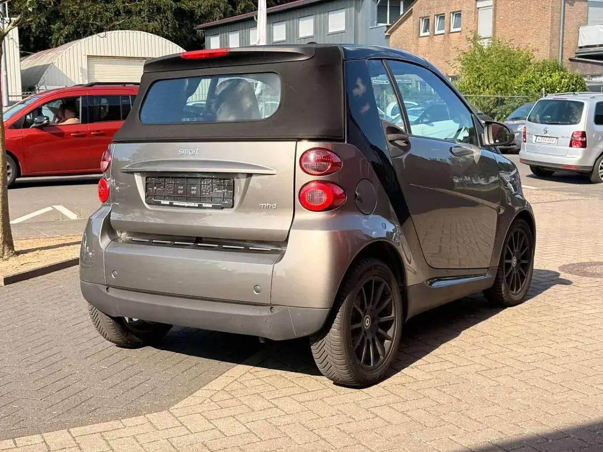 Gebraucht Smart ForTwo Cabrio Passion 71 PS (52 kW) 2010 Tridionzelle schwarz Cabrio