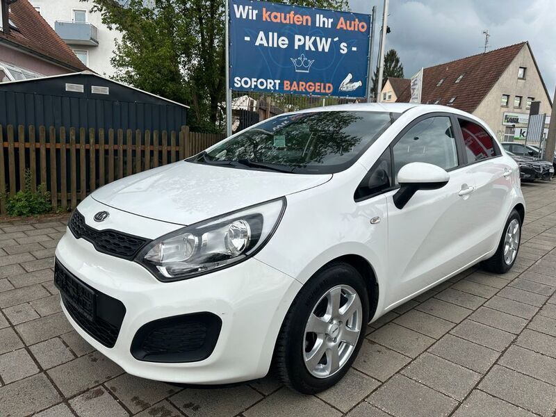 Weiß Gebraucht 2012 Kia Rio Edition 7 Limousine | 5.999 € (Fairer Preis) - Bild 1/4
