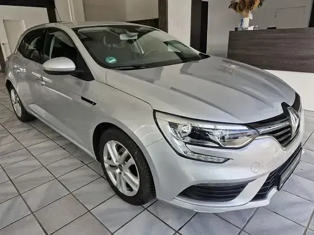 Gebraucht Renault Mégane Play 132 PS (97 kW) 2017 Grau Limousine