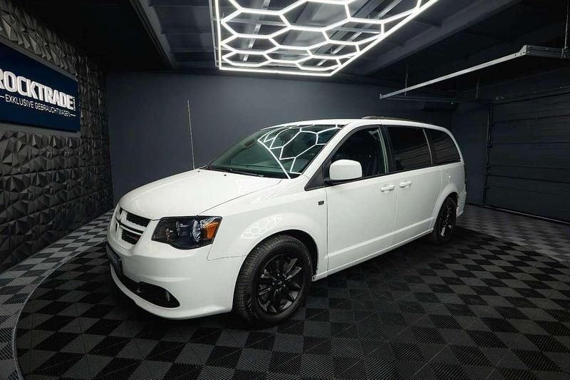 Weiß Gebraucht 2019 Dodge Grand Caravan Van / Kleinbus | 17.990 € (Etwas zu teuer) - Bild 1/3